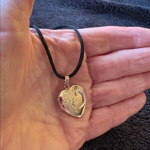 10kt Gold Heart Locket Pendant set with a small Diamond in White Gold.
Pretty!!
